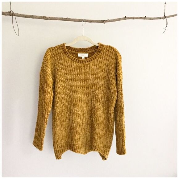 CHUNKY Knit Chenille Sweater with Scalloped Hem - Picture 10 of 11